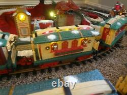 BRAND NEW Holiday Express REINDEER STABLE Train Car w BOX Dillards New Bright