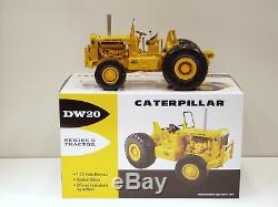 Caterpillar DW20 Tractor 1/25 First Gear #49-0218 Brand New 2010