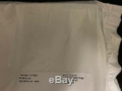 The New Yorker Tote Brand New and Sealed 2019 Edition Ship Internationally