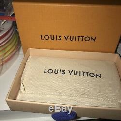 Brand New Limited Edition Authentique Louis Vuitton Porte-carte Inversée Monogramme