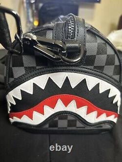 Sac de voyage SHARK en édition limitée SPRAYGROUND tout nouveau (Neuf avec étiquettes)